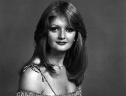 Bonnie Tyler, penyanyi lagu Total Eclipse of the Heart, meninggal dunia