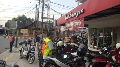 Bapenda Bontang Targetkan Pendapatan Retribusi Parkir Kopi Kenangan Rp4–6 Juta Bulanan, Jika Tidak Tercapai Akan Dievaluasi