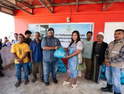 PT BSP Berikan 150 Sembako Buat Warga Tanjung Sauh yang Direlokasi ke Pulau Ngenang