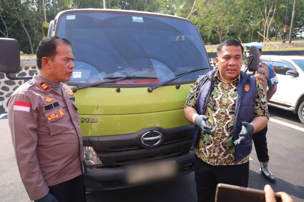 1 unit mobil lori Hyno berisi pasir hasil tambang ilegal disita Subdit 4 Tipidter Ditreskrimsus Polda Kepri. (Foto: Ist) 
