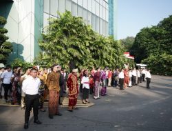 Staf Wyndham Batam & Panbil Residence Pakai Baju Adat Se-Nusantara Pas Upacara 17-an HUT RI ke-81
