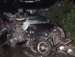 Kecelakaan di Jalan Tol Jakarta: Brio dan Mobil Bak Ringsek Dekat Gerbang Tol Senayan
