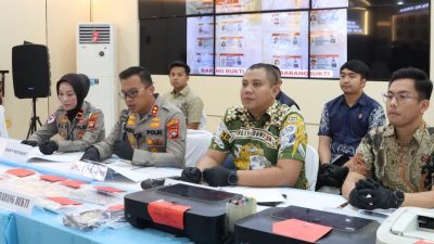 Ngaku Eks Polisi dan Modal Photoshop, 2 Pria Cetak SIM C Palsu di Batam