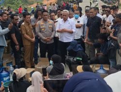 Batal Mengalir, Warga Sambau Dapat Pasokan Sementara 9 Tangki Air dari Polda Kepri dan ABH