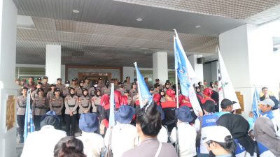 Buruh FSPMI Demo di DPRD Batam, Menuntut UMK 2027 Naik hingga 9,5%