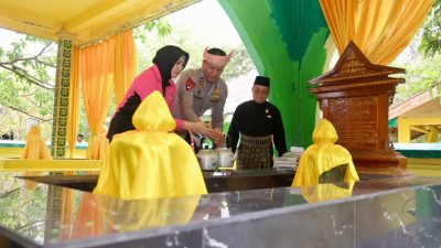 Irjen Suhendri Ziarah ke Pulau Penyengat, Napak Tilas Sejarah Sekaligus Berbagi Sembako