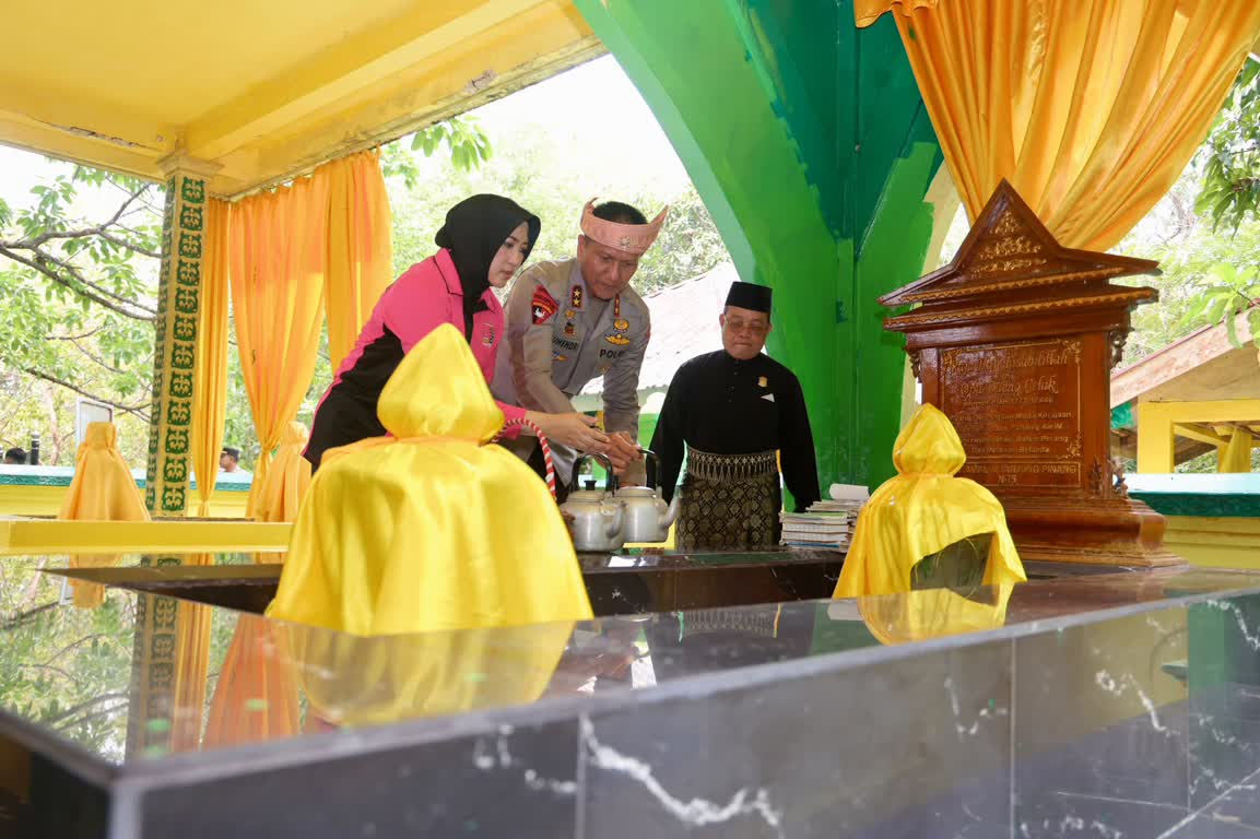 Irjen Suhendri Ziarah