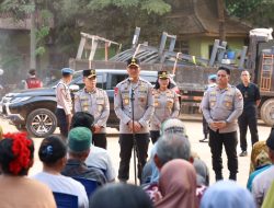 Peringati Hari Jadi Humas Polri ke 75, Polda Kepri Bagikan Sembako ke Warga TPA Punggur Batam