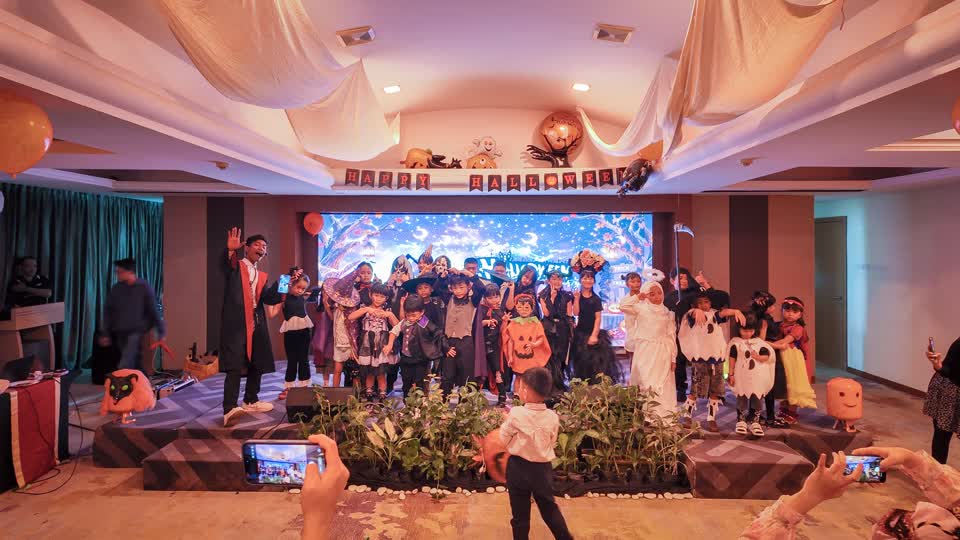 Pesta Halloween Anak Aston Inn Gideon