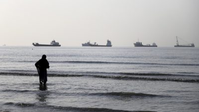 Iran Perluas Serangan di Hormuz untuk Jaga Harga Minyak Tetap Tinggi