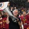 Ultras AS Roma Sambut Mourinho dengan Penghormatan Meski Timnya Tumbang Dramatis