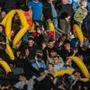 Mengapa Suporter Manchester City Mengibarkan Balon Pisang di Anfield
