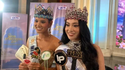 Joheirry Mola Terpikat Klepon Saat Hadiri Perayaan 20 Tahun Miss Indonesia