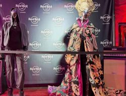 Memorabilia Agnez Mo Kini Dipajang Permanen di Hard Rock Hollywood