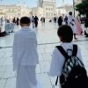 Putra Celine Evangelista Jalani Salat Jumat di Masjidil Haram setelah Pindah ke Madinah