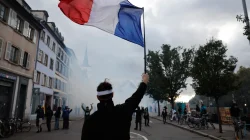 Protes Macron