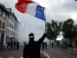400 Ribu Warga Prancis Turun ke Jalan Protes Macron, Bentrokan Pecah